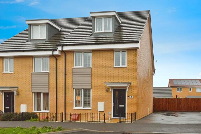 4 Bedroom Semi-Detached House For Sale In Vendeen Grove, Whitehouse, Milton Keynes, MK8