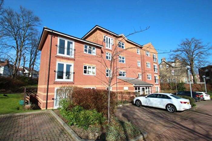 2 Bedroom Flat To Rent In Falkland Rise, Leeds, West Yorkshire, Uk, LS17