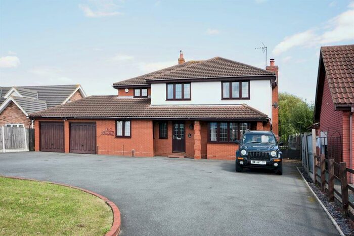 6 Bedroom Detached House For Sale In North Drive, Mayland, Chelmsford, CM3