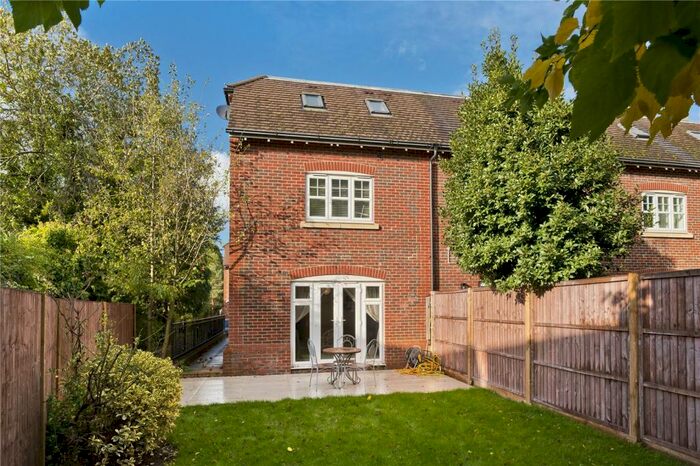 4 Bedroom End Of Terrace House To Rent In Rythe Close, Claygate, Esher, Surrey, KT10