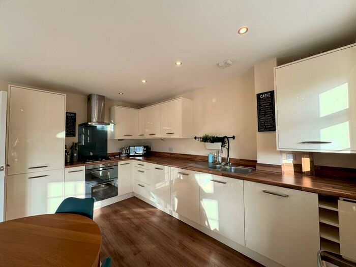 2 Bedroom Apartment To Rent In Millstone Way, Harpenden, AL5