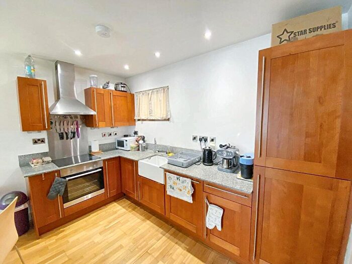 2 Bedroom Apartment To Rent In Isaac Way, Manchester, M4