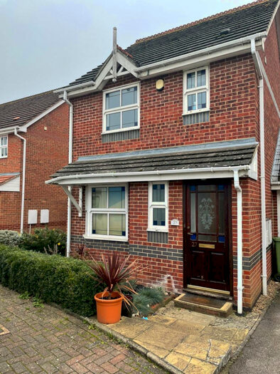 3 Bedroom Detached House To Rent In Lavender Close, Bromley, BR2