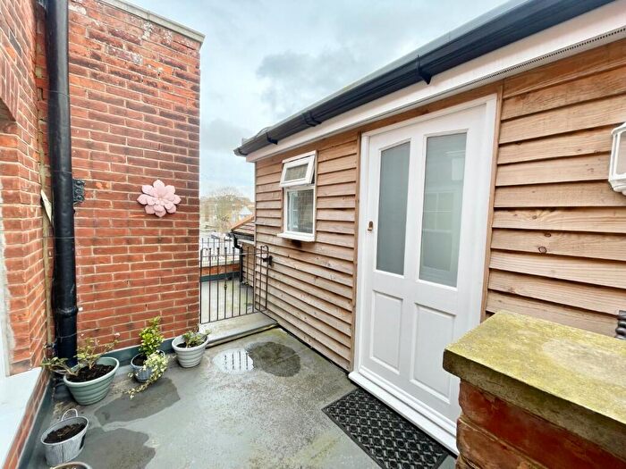 1 Bedroom Flat To Rent In Sea Road, Westgate-on-Sea, Kent, CT8