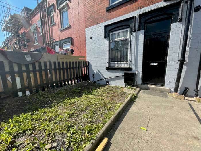 2 Bedroom Terraced House To Rent In Berkeley View, Leeds, West Yorkshire, LS8