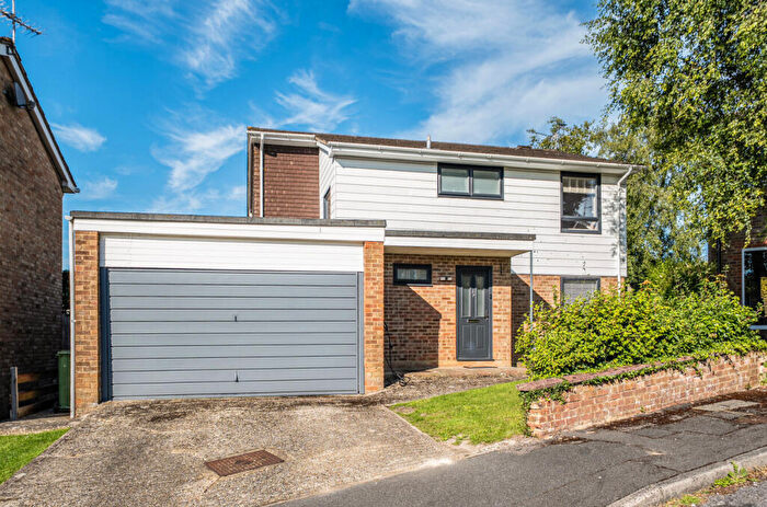 4 Bedroom Detached House For Sale In Windsor Close, Alton, Hampshire, GU34