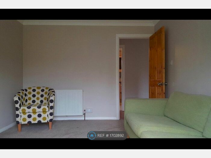 1 Bedroom Flat To Rent In Sandringham Court, Burnham, SL1