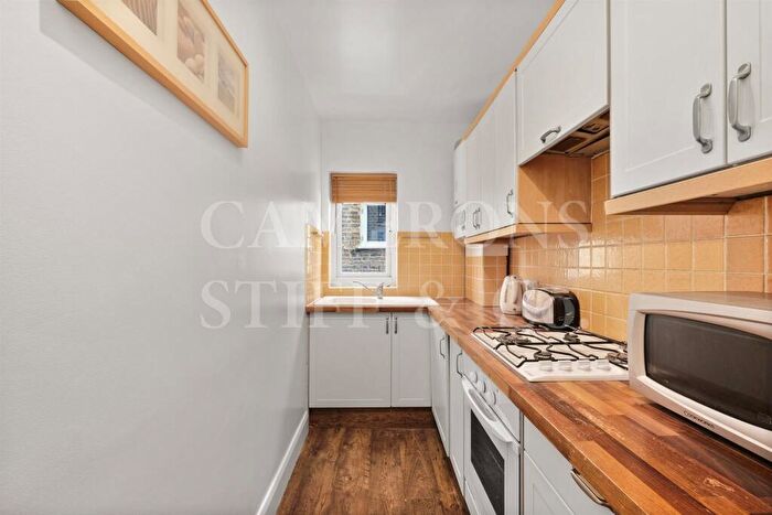 3 Bedroom Flat To Rent In Walm Lane, London, NW2