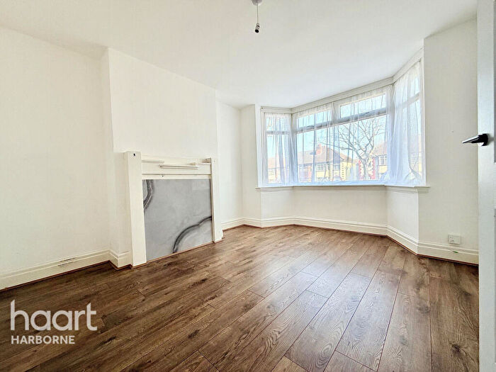 3 Bedroom Semi Detached House To Rent In Cateswell Road, Birmingham, B11