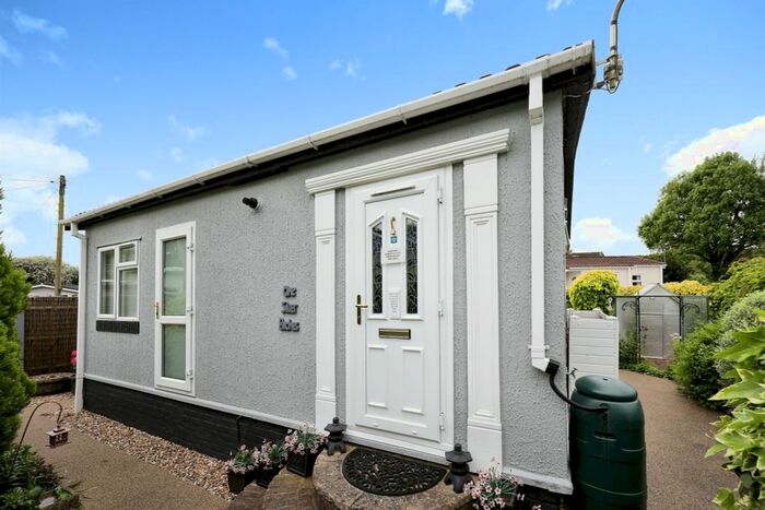 2 Bedroom Park Home For Sale In Silver Birch Caravan Site, Walters Ash, High Wycombe, HP14