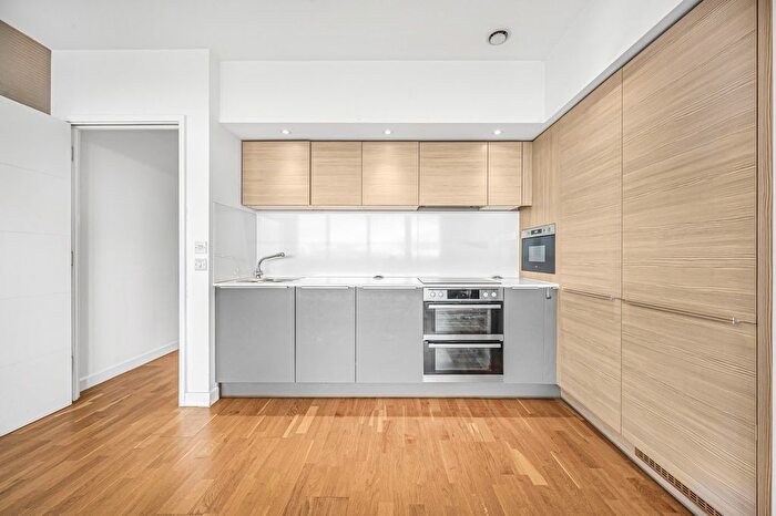 2 Bedroom Flat To Rent In Edmunds House, Colonial Drive, W4