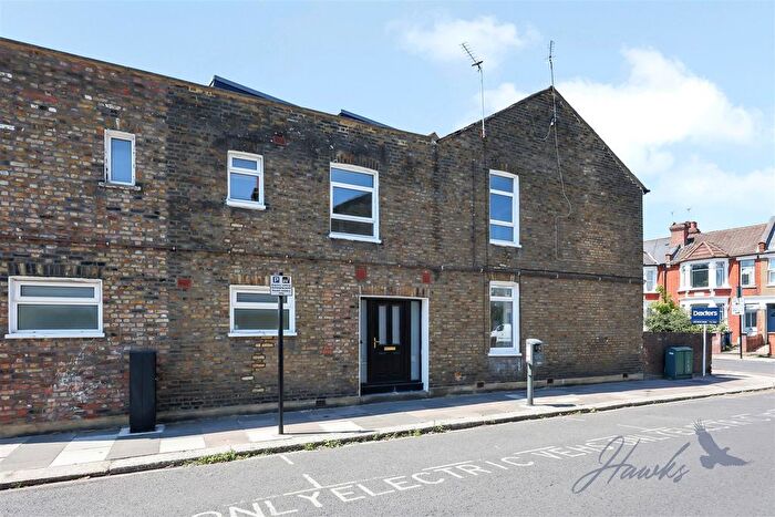1 Bedroom Maisonette For Sale In Murray Road, London, W5