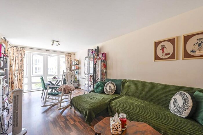 2 Bedroom Flat For Sale In St Davids Square, Isle Of Dogs, London, E14