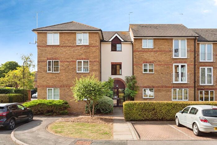 1 Bedroom Flat For Sale In Thurlow Close, London, E4