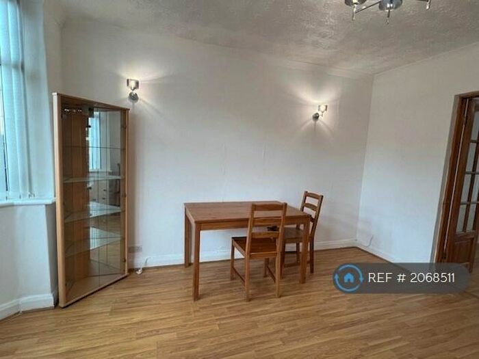 3 Bedroom Semi-Detached House To Rent In Shipton Road, Sutton Coldfield, B72