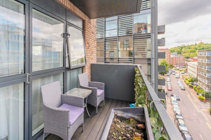 2 Bedroom Flat For Sale In Lyon Road, Harrow On The Hill, Harrow, HA1