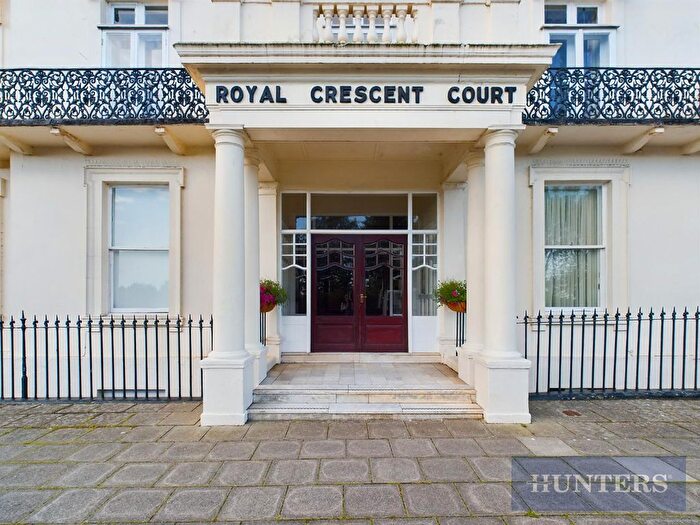 3 Bedroom Flat For Sale In Royal Crescent Court, The Crescent, Filey, YO14