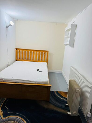 Studio To Rent In London Road, Romford, RM7