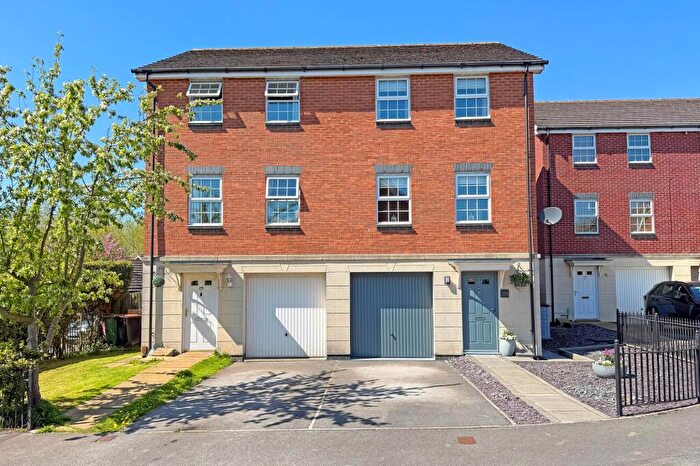 3 Bedroom Semi Detached House For Sale In The Avenue, Harrogate, HG1