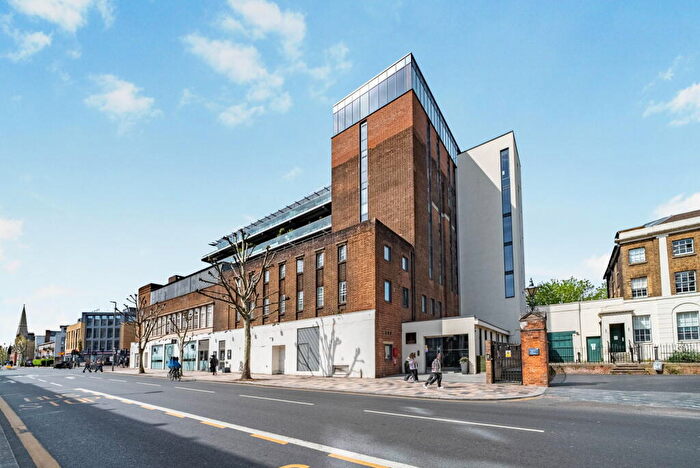 1 Bedroom Flat For Sale In Lumiere Apartments, St John's Hill, Battersea/Clapham Junction, SW11