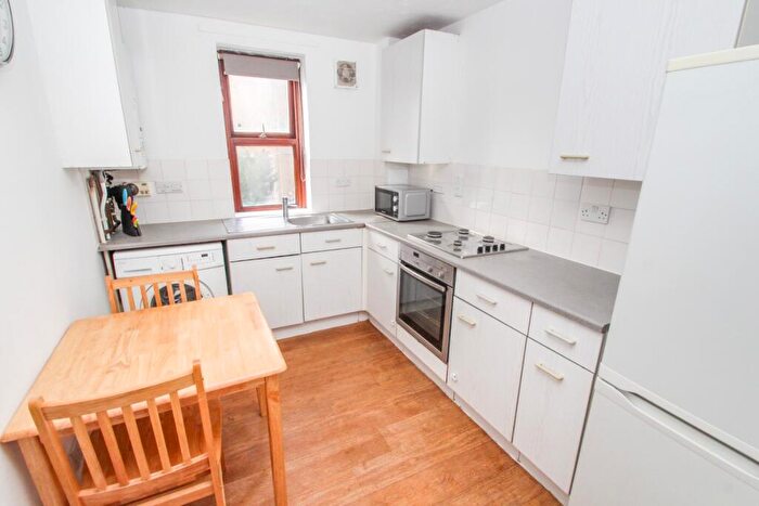 1 Bedroom Flat To Rent In Victoria Street, Stratford, London, E15