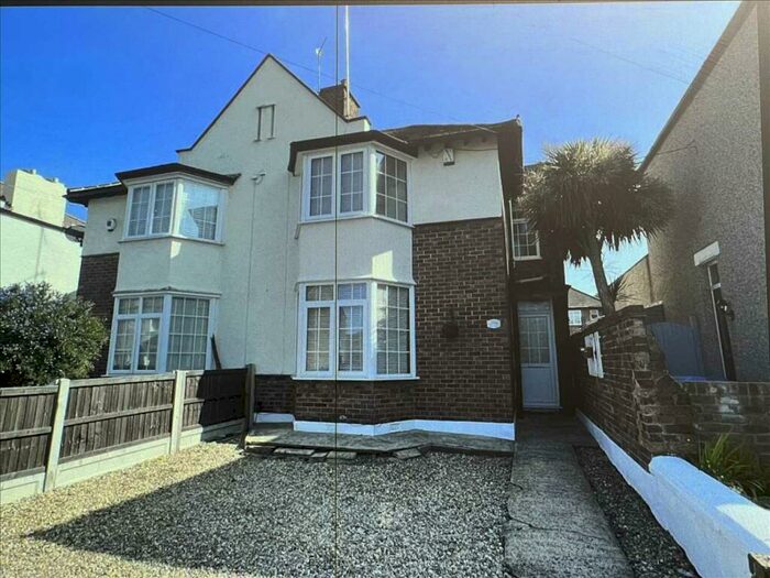 3 Bedroom Semi-Detached House To Rent In Federation Road, Abbeywood, SE2