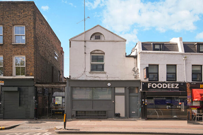 2 Bedroom Apartment To Rent In Cambridge Heath Road, London, E2