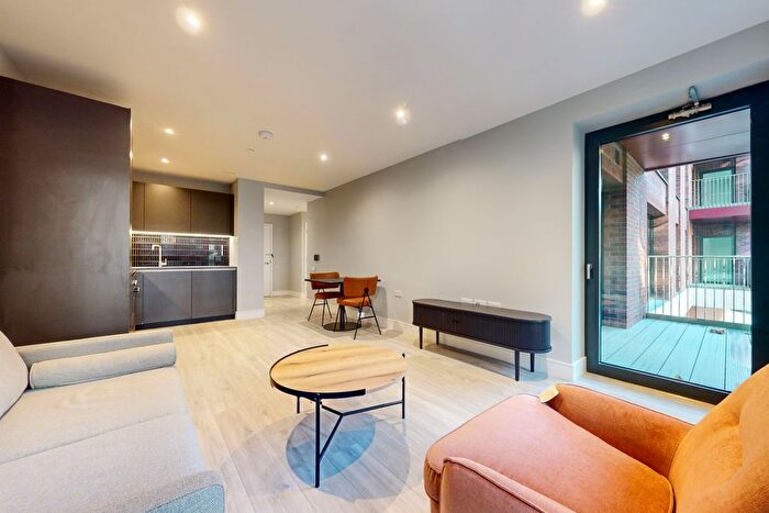 1 Bedroom Flat To Rent In Hewson Way, London, SE17