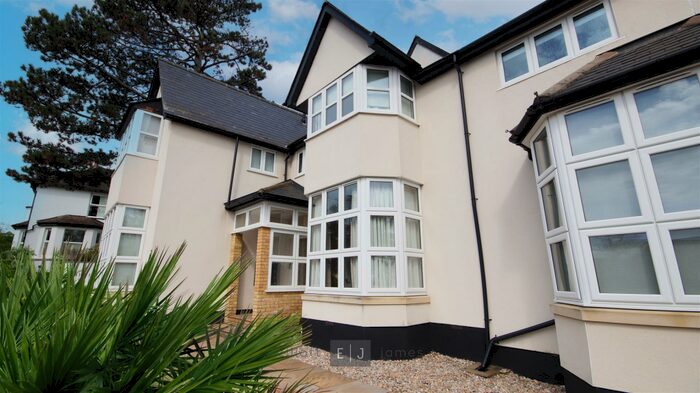 2 Bedroom Penthouse To Rent In Albion Hill, Loughton, IG10