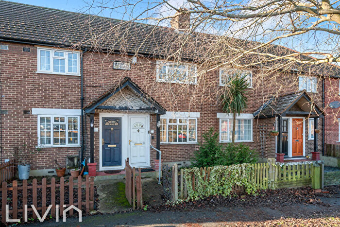 2 Bedroom Maisonette For Sale In Flat, Cedar House, North Street, Carshalton, Surrey, SM5