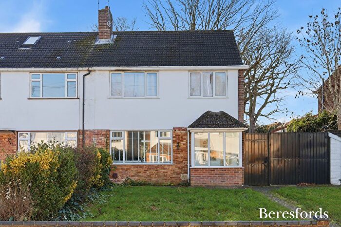 3 Bedroom Semi-Detached House For Sale In Shaw Crescent, Hutton, CM13