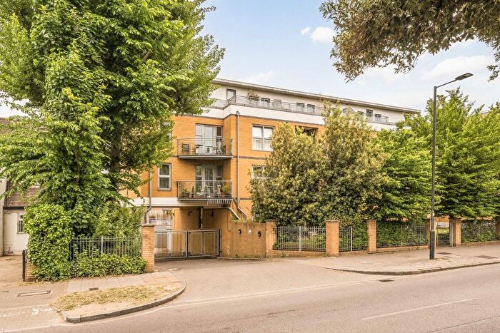 2 Bedroom Flat To Rent In Kings Avenue, Clapham, SW4
