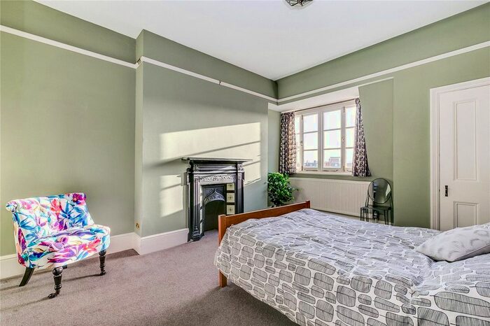 2 Bedroom Flat To Rent In Argyll Mansions, Bishops King's Road, W14