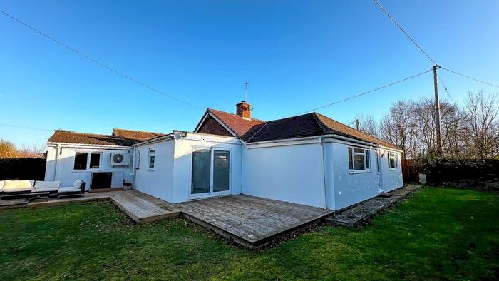 4 Bedroom Bungalow For Sale In Gravelands Lane, Henlade, Taunton, TA3