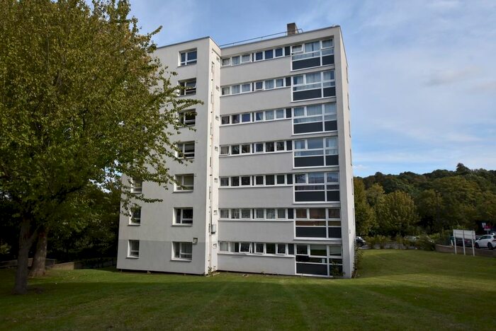 2 Bedroom Flat To Rent In Woodland Road, London, SE19