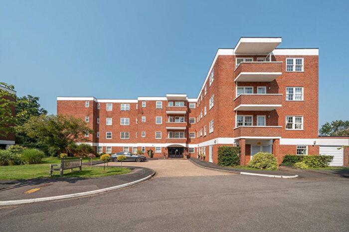 2 Bedroom Flat To Rent In Bulstrode Court, Gerrards Cross, Buckinghamshire, SL9