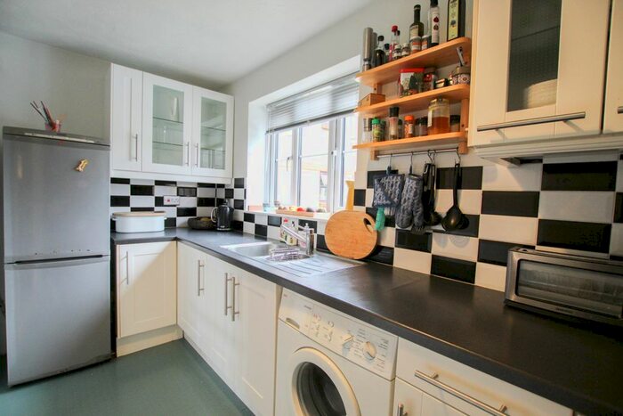 2 Bedroom Flat To Rent In Spring Grove, Mitcham CR4