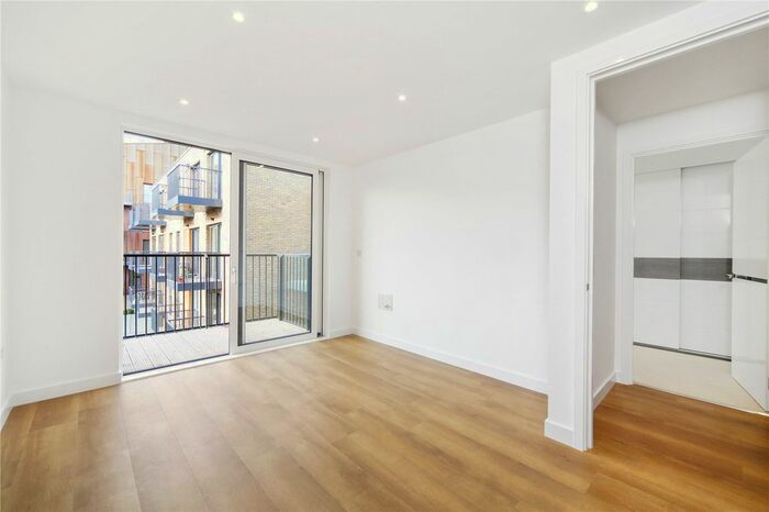 1 Bedroom Flat To Rent In Whiting Way, London, SE16