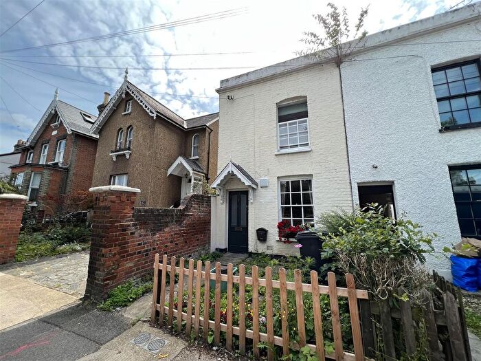 2 Bedroom End Of Terrace House To Rent In Victoria Road, Kingston Upon Thames, KT1
