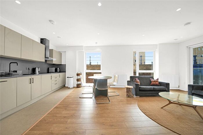 3 Bedroom Flat For Sale In Vitruvian Court, Limehouse Basin, E14