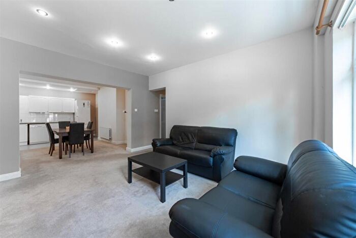 2 Bedroom Flat To Rent In £ Pppw - **En-Suite Rooms** Holly Avenue, Jesmond, NE2