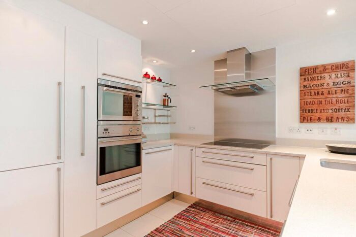 2 Bedroom Apartment To Rent In Howard Building, Queenstown Road, London, SW11
