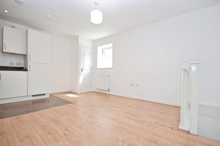 2 Bedroom Flat To Rent In Wells View Bromley, BR2