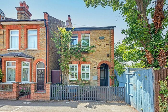 3 Bedroom Detached House To Rent In Lindum Road, Teddington, TW11