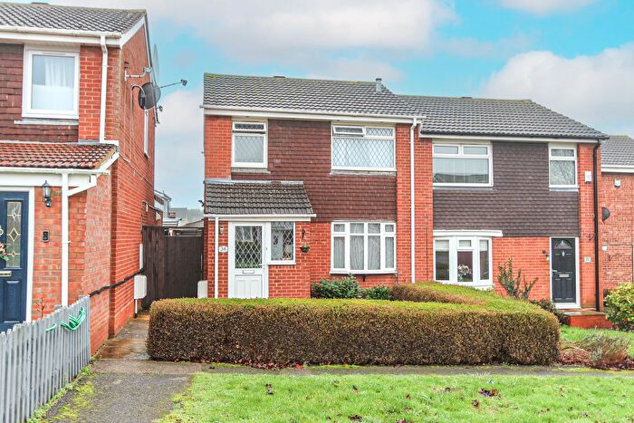 3 Bedroom Semi Detached House For Sale In Blaydon Walk, Wellingborough, NN8