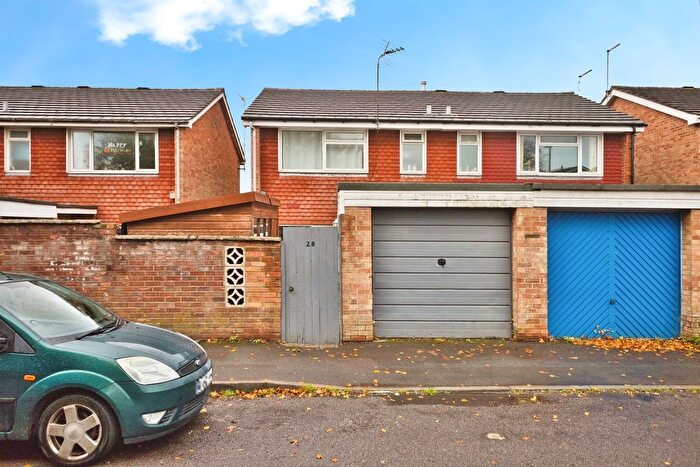 3 Bedroom Semi-detached House For Sale In Thatcham Park, Yeovil, BA21