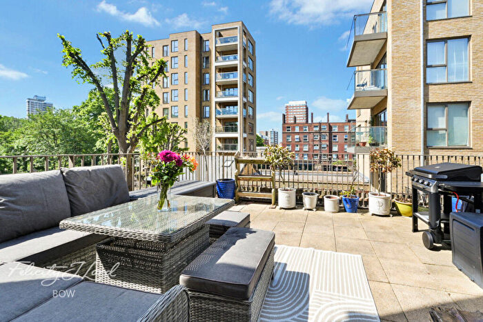 1 Bedroom Apartment For Sale In Richard Tress Way, London, E3