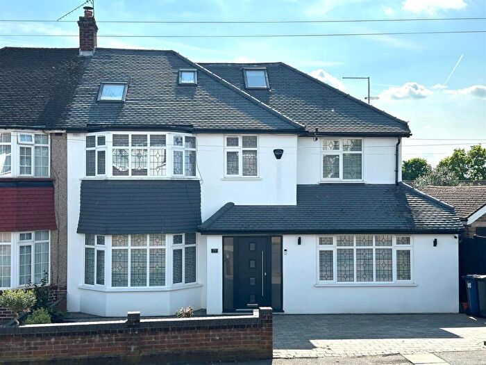 4 Bedroom Semi Detached House For Sale In Hamilton Road, Cockfosters, EN4