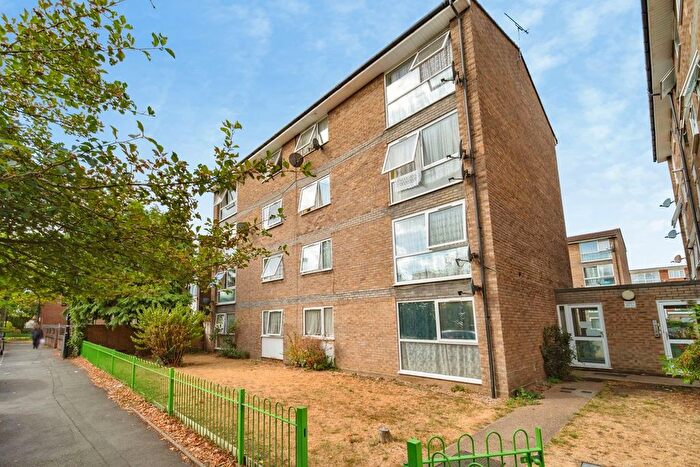 2 Bedroom Flat For Sale In Dormers Wells Lane, Southall, UB1