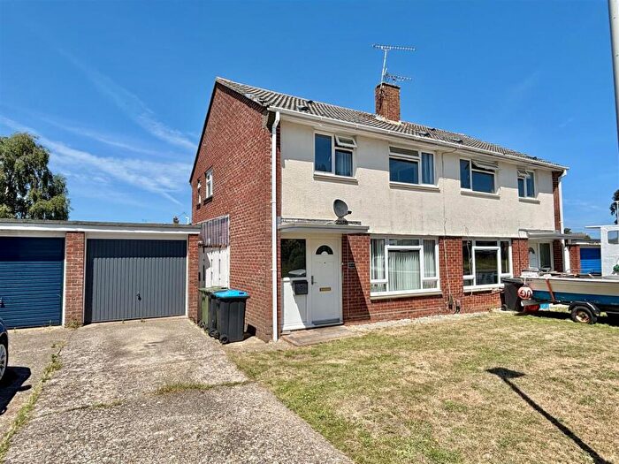 3 Bedroom Semi-Detached House For Sale In Egmont Road, Hamworthy, Poole, BH16